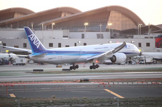 Boeing 787-9 Dreamliner (JA837A)