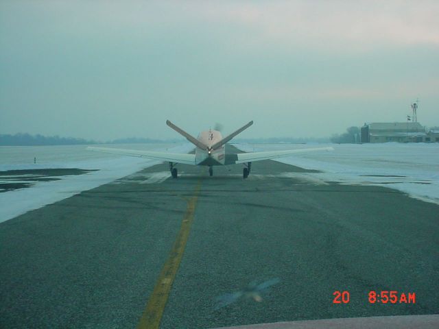 Beechcraft 35 Bonanza (N8596M) - Taxing to runway 27 on taxiway A @ KHNB on 1/20/09..
