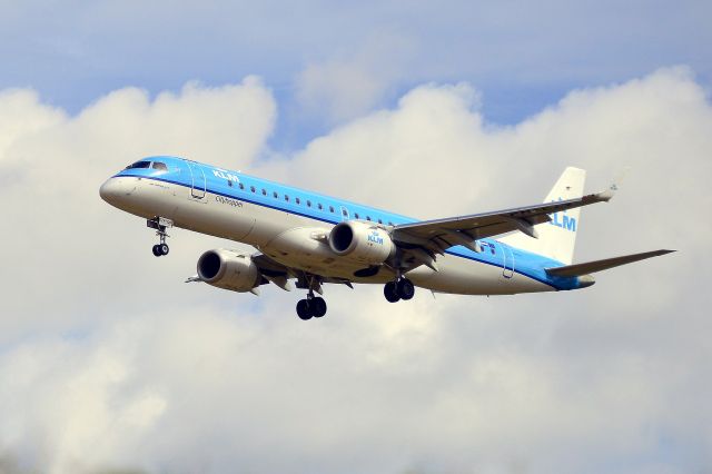 Embraer ERJ-190 (PH-EZY) - KLM Cityhopper - Embraer ERJ-190STD (PH-EZY) AMS flight arriving at NCL. (Photo Jul 2016)