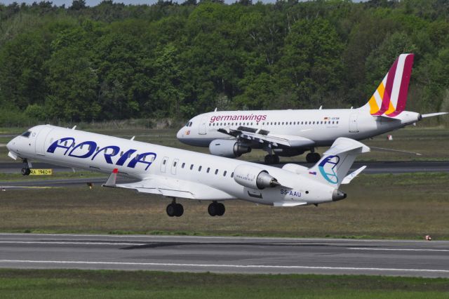 Canadair Regional Jet CRJ-900 (S5-AAU)