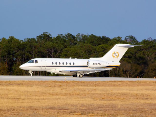 Hawker 800 (N143RL)