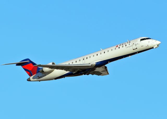 Canadair Regional Jet CRJ-700 (N616QX)