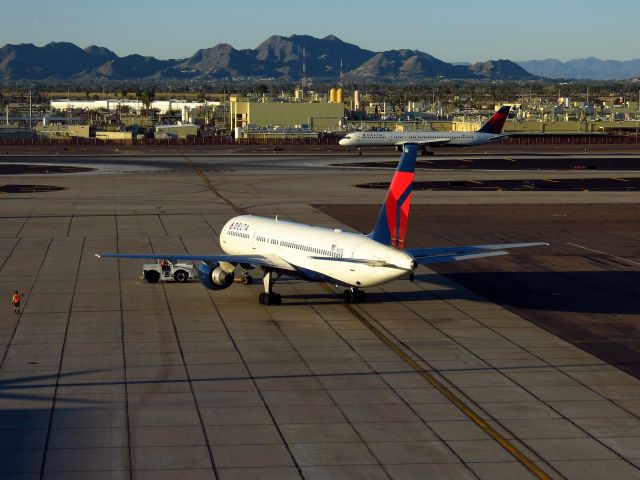 Boeing 757-200 (N652DL)