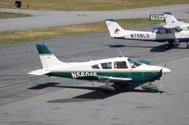 Piper Cherokee (N56015)