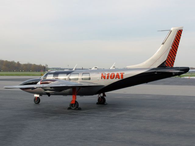 Piper Aerostar (N10AT) - A very nice paint scheme. Fast aircraft.