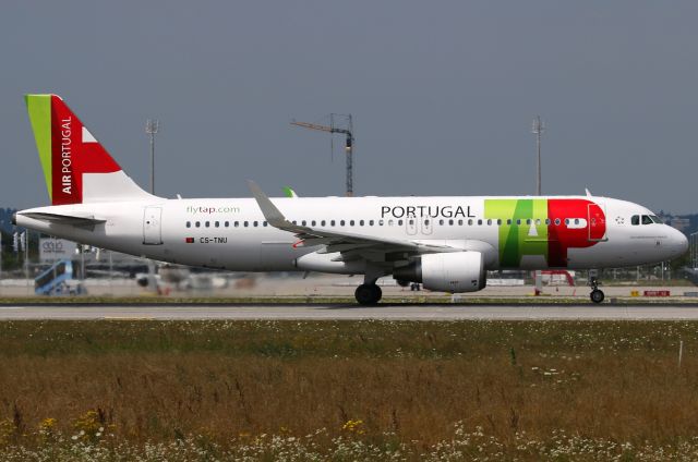 Airbus A320 (CS-TNU)