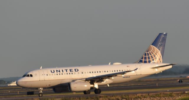 Airbus A319 (N818UA)