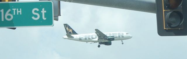 Airbus A319 — - 072914 Frontier inbound Rwy 32L