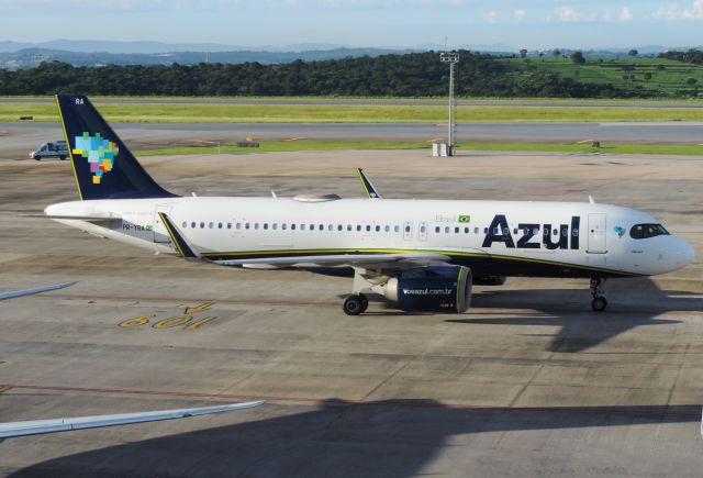 Airbus A320 (PR-YRA)