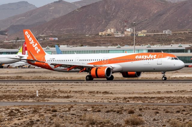 Airbus A321 (G-UZMF)