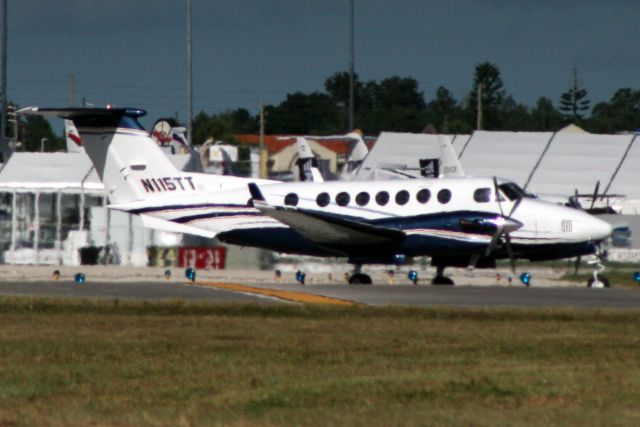 Beechcraft Super King Air 300 (N115TT) - Lining up to depart rwy 7 on 16-Oct-18.