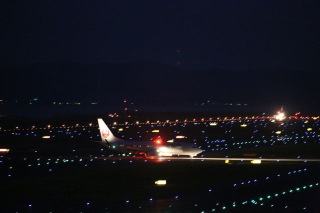 Boeing 737-800 (JA334J)