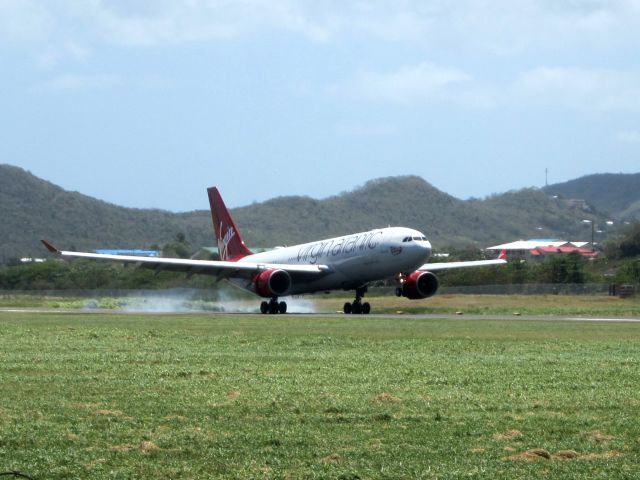 Airbus A330-200 (G-VWND)