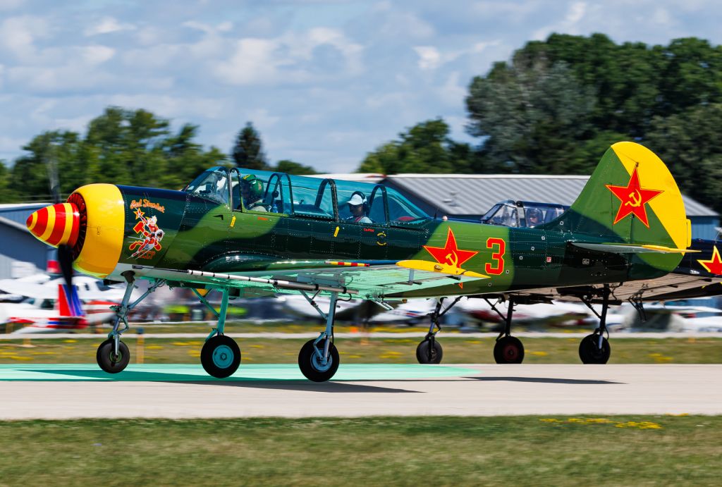 YAKOVLEV Yak-52 (N152JB)