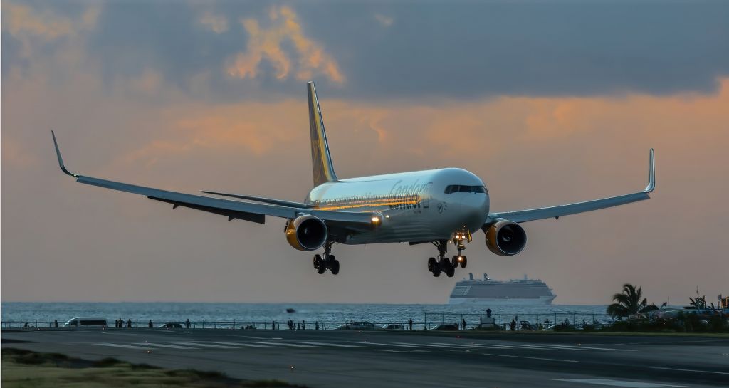 BOEING 767-300 (D-ABUB)