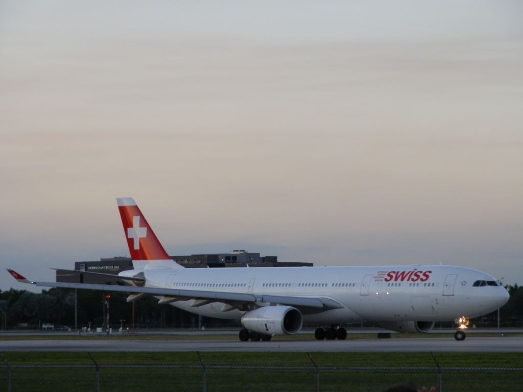 Airbus A330-300 (HB-JHD)