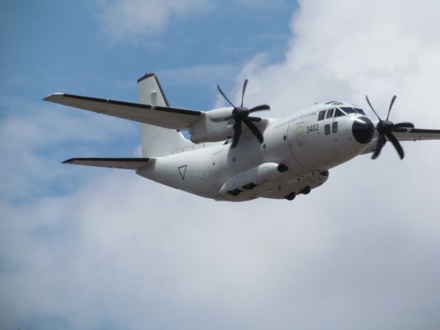 ALENIA Spartan (C-27J) (FAM3402) - Un C-27J Spartan realizando maniobras sobre la Base Aerea de Santa Lucia, BAM 1,