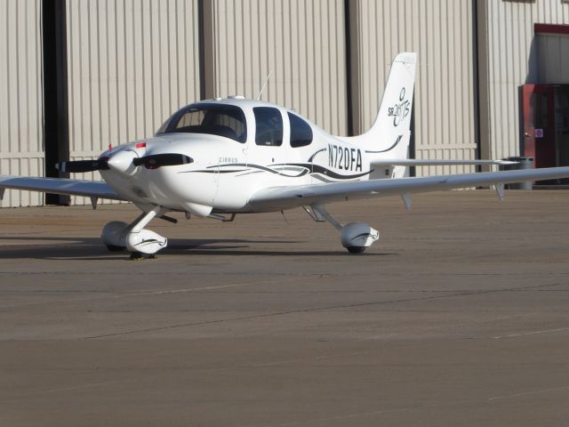 Cirrus SR-20 (N720FA)