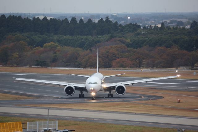 BOEING 777-300 (9V-SWO)