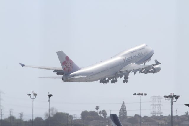 Boeing 747-400 (B-18212)
