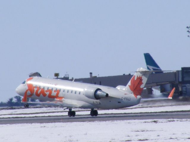 Canadair Regional Jet CRJ-200 (C-FSJJ)