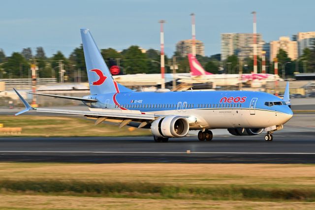 Boeing 737 MAX 8 (EI-RZE)