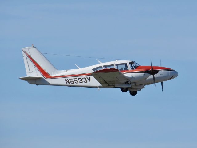 Piper Apache (N5533Y)