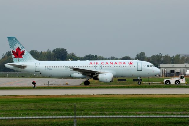 Airbus A320 (C-FFWJ)