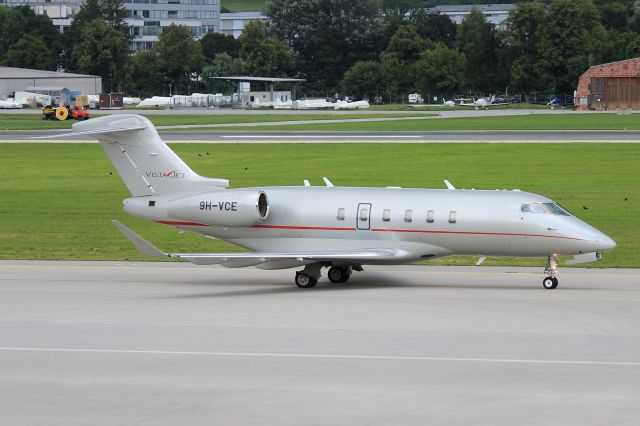 Canadair Challenger 350 (9H-VCE)