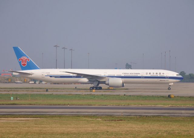 BOEING 777-300 (B-2099)