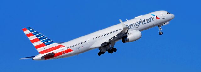 Boeing 757-200 (N202UW) - phoenix sky harbor international airport 01FEB20