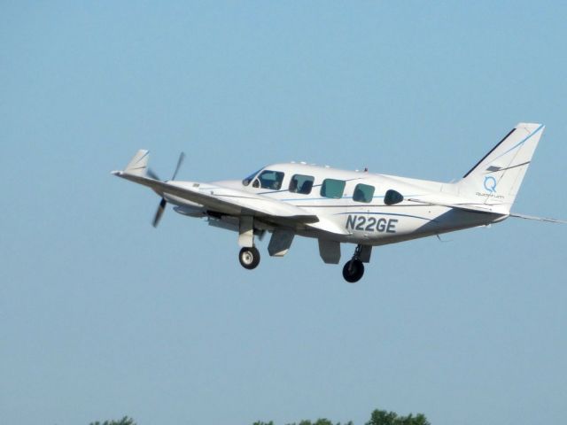 Piper Navajo (N22GE)