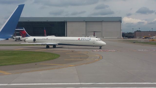 McDonnell Douglas MD-90 (N950DN) - At takeoff.