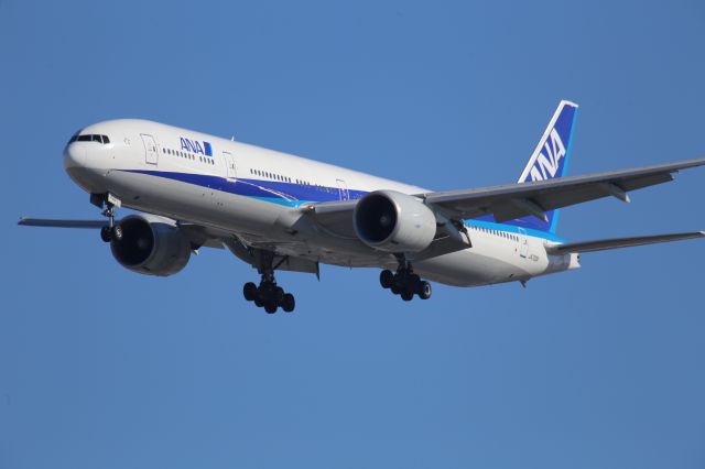 BOEING 777-300ER (JA733A)