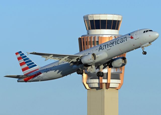 Airbus A321 (N192UW)