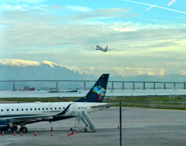 Embraer ERJ-190 (PR-AZC)