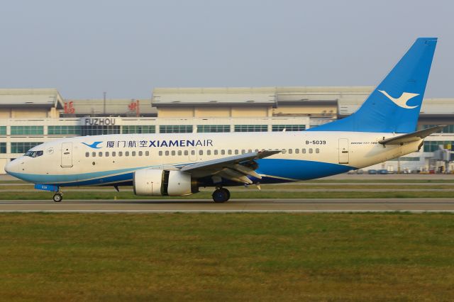 Boeing 737-700 (B-5039)