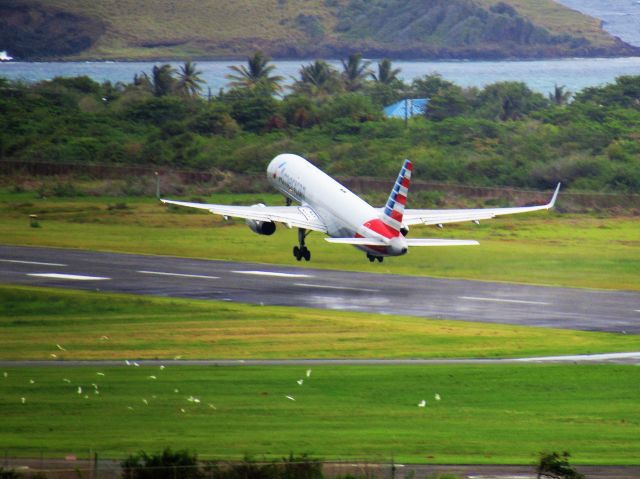 Boeing 757-200 (N187AN)