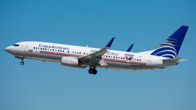 Boeing 737-700 (HP-1829CMP) - Copa SPFC livery taking off out of LAX