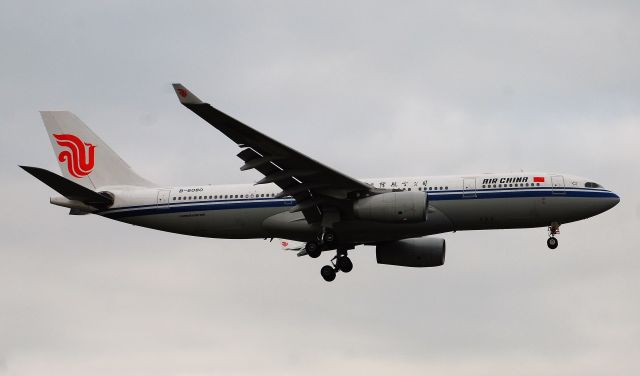 Airbus A330-300 (B-6080) - Taken from T5 landing on 09L