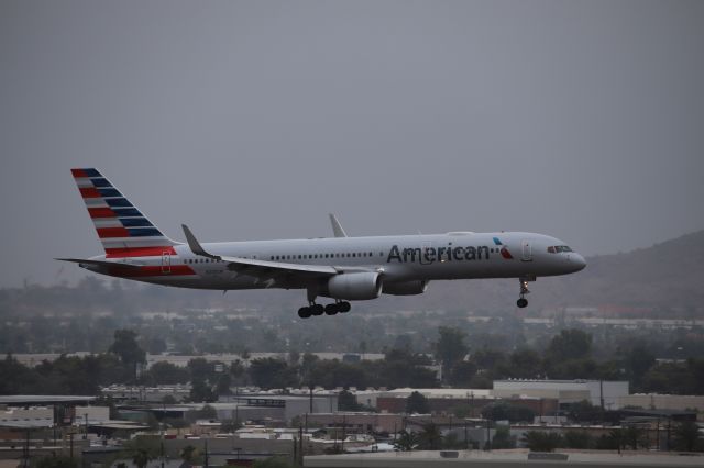 Boeing 757-200 (N203UW)
