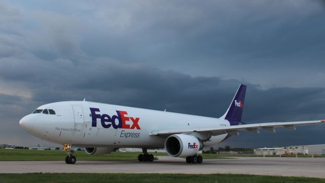 Airbus A300F4-600 (N675FE) - The 8:05 Flight to Madison & Memphis before the storm front rolls in.