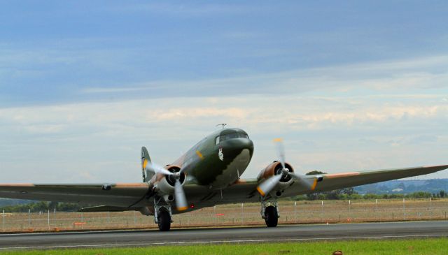 Douglas DC-3 —
