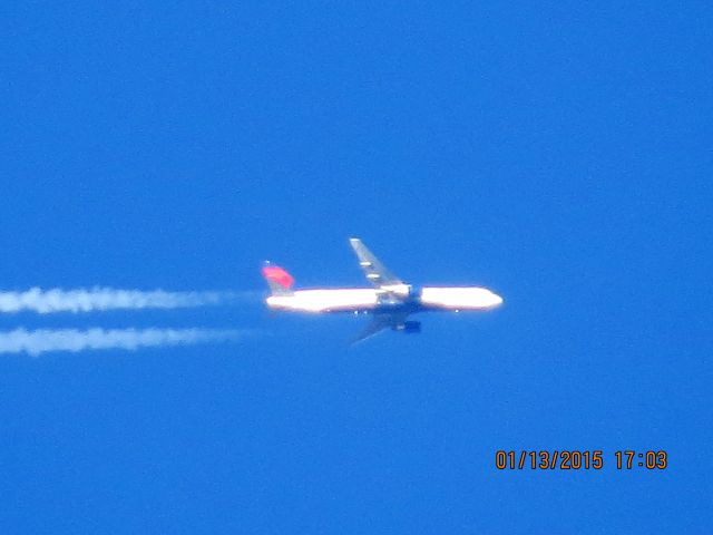 BOEING 767-300 (N129DL) - Delta Airlines flight 1218 from SLC to ATL over Southeastern Kansas at 37,000 feet.