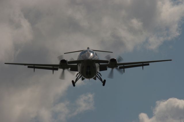 — — - Landing Runway 36 KGRB Green Bay.