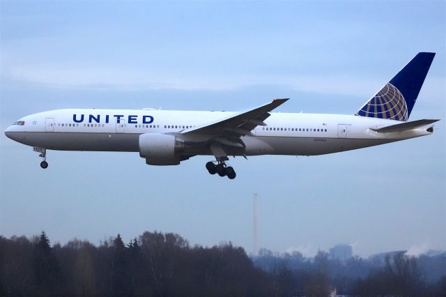 Boeing 777-200 (N775UA)