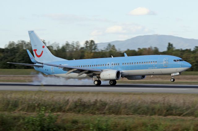 Boeing 737-800 (D-AHFT)