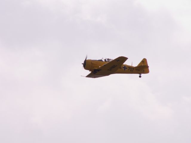 D-FWAC — - North American AT-6 Texan mit der Reg D-FWAC im Überflug, fotografiert auf der Manching Air Base am Tag der Offenen Tür 15.09.2007. 