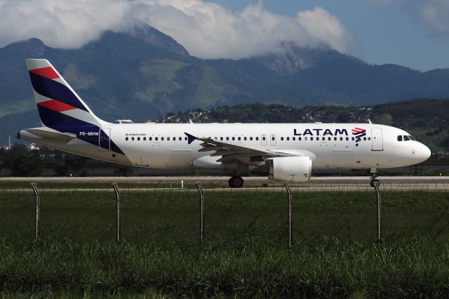 Airbus A320 (PR-MHW)