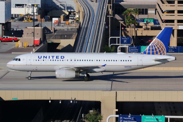 Airbus A320 (N493UA)